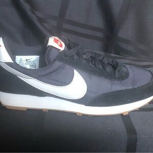 Nike Daybreak Shoes Womens Size 6.5 Black White CK2351-001 Running Sneakers